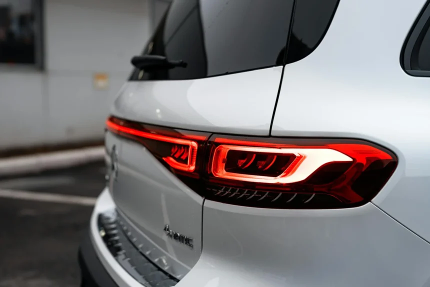 프리미엄 SUV 후면 디자인